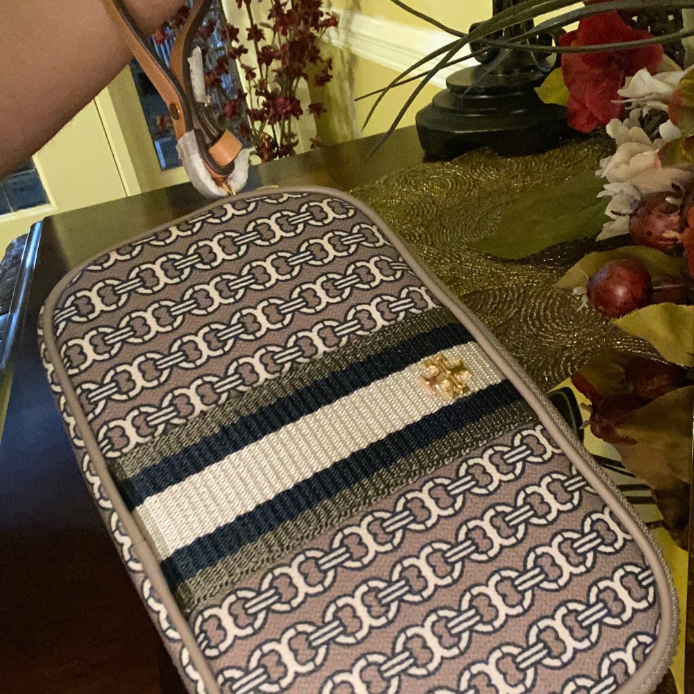 Brand new 🔥Gemini Link Canvas Wristlet - Picture 5 of 6